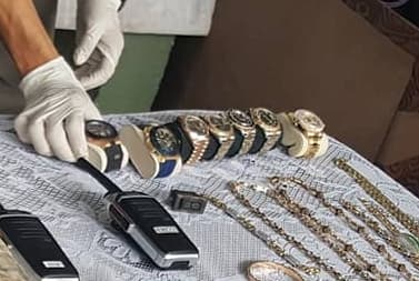 Entre los artículos encontrados en el compartimento oculto de su auto cuando fue arrestado había media docena de relojes, incluidos varios Rolex y un Bulgari, según un informe policial sobre su detención, el 6 de junio de 2018.