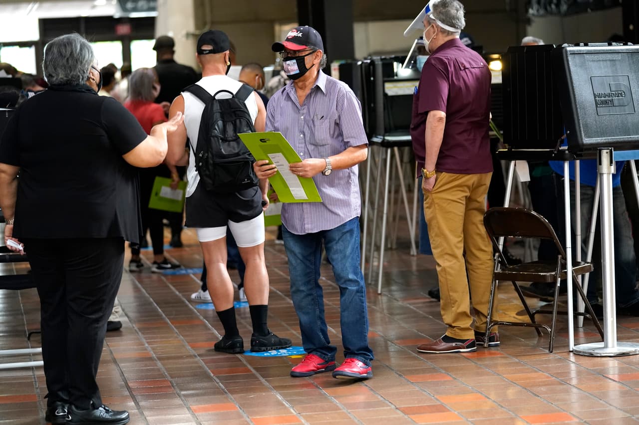 Largas filas de votación en el primer día de votación anticipada en Miami-Dade