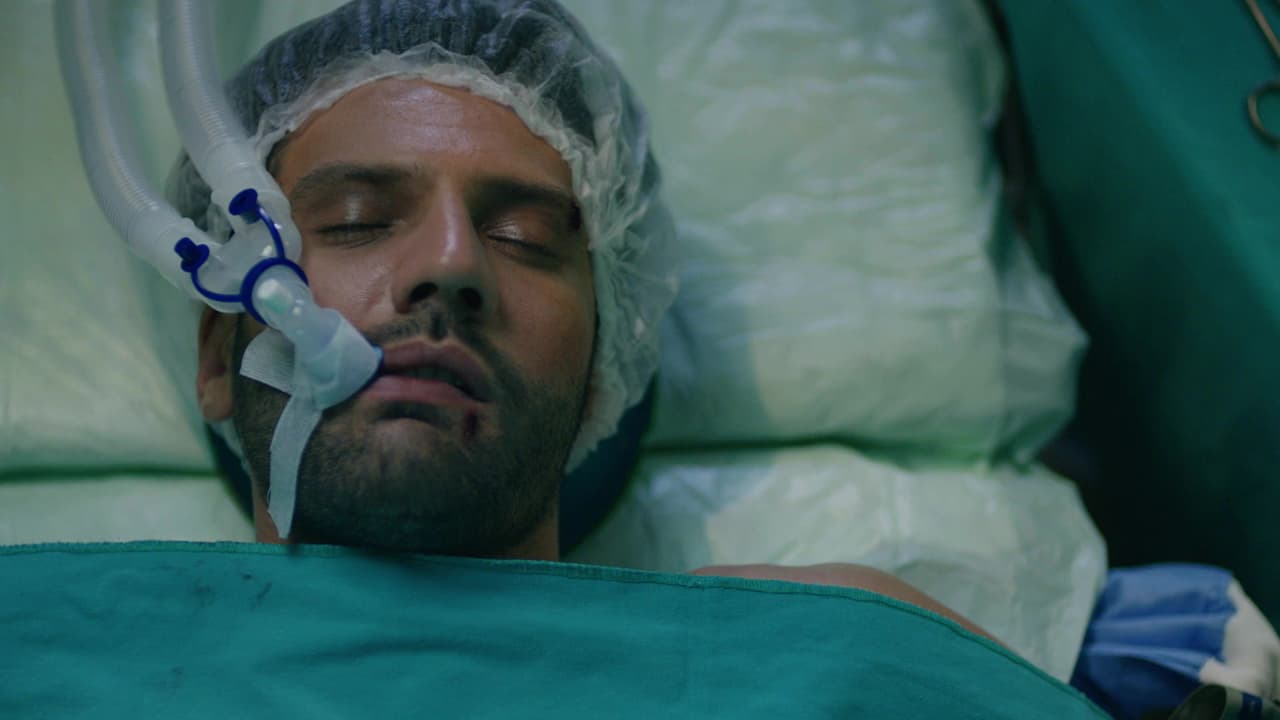 Por su parte, 
<b>Emir</b> lucha por sobrevivir. En medio de una cirugía los médicos tuvieron que reanimarlo tras percatarse de que su corazón se había detenido.