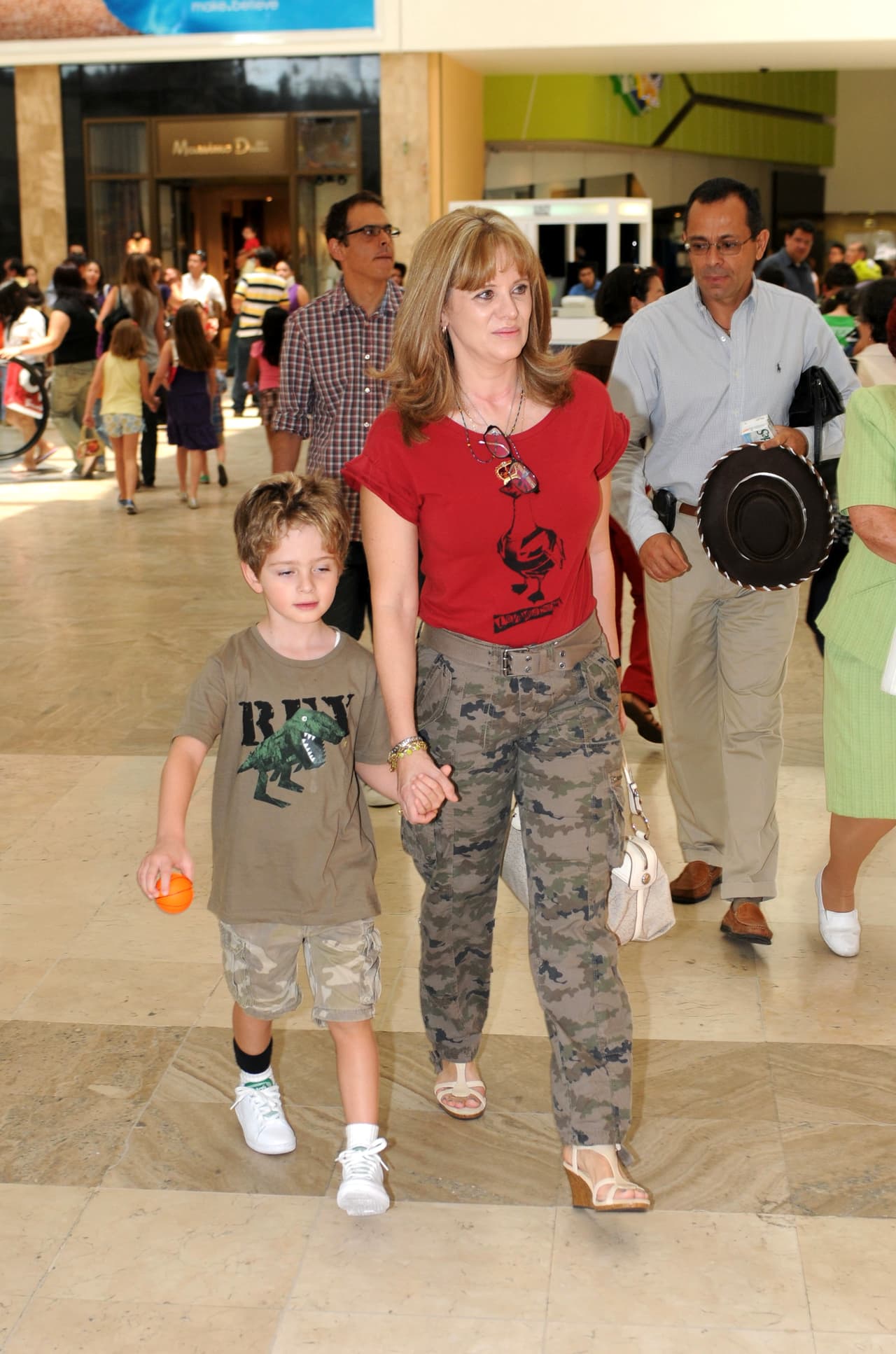 Nicolás debutó en televisión junto a su mamá en la telenovela 
<i>La Gata</i>, en donde hizo una participación especial.