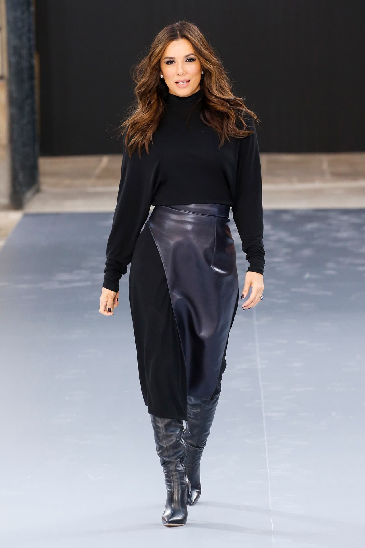 Según el diario The Corpus Christi Caller Times, la actriz tuvo este empleo entre 1991 y 1994, cuando aún vivía en su natal Corpus Christi, publicó 
<a href="https://peopleenespanol.com/article/eva-longoria-parker-regresa-wendys-servir-hamburguesas/" target="_blank">People en español</a>.