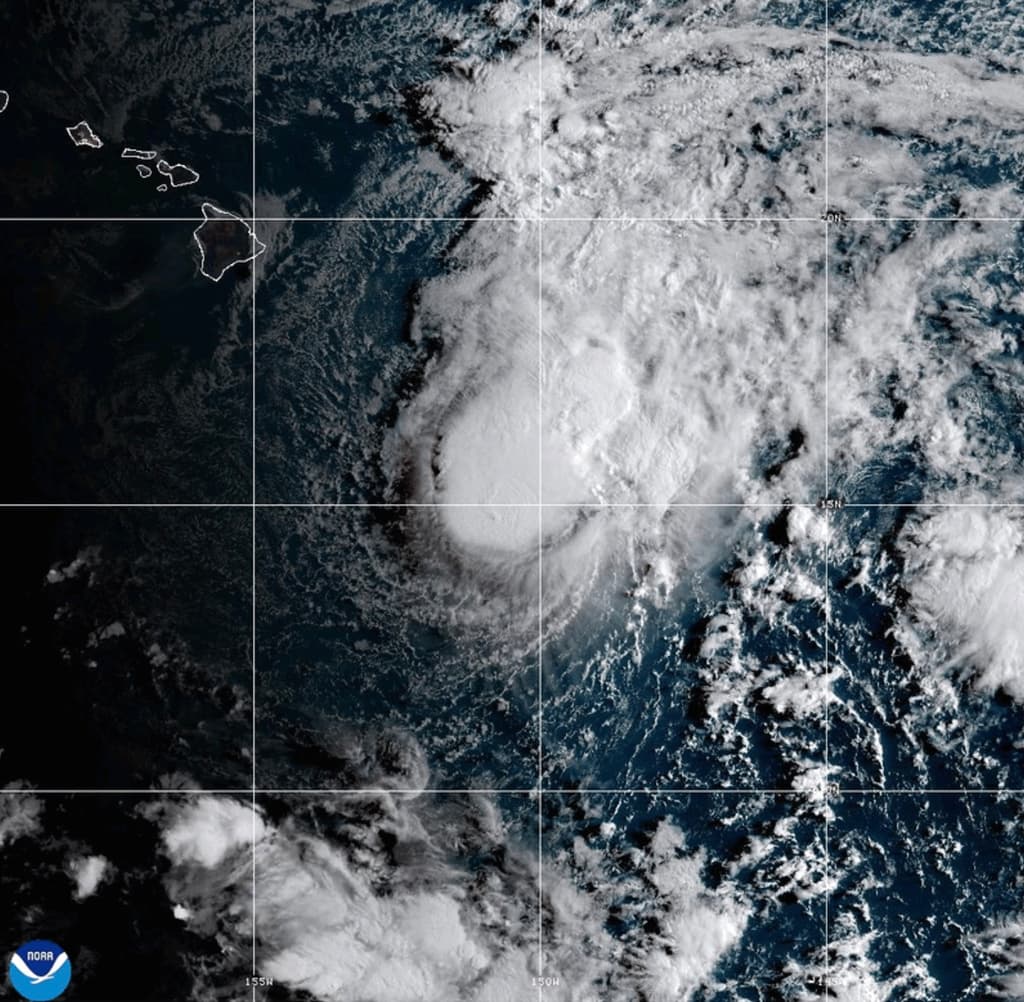 La tormenta tropical Moke se está formando y se dirige hacia Hawái, donde traerá fuertes lluvias y vientos