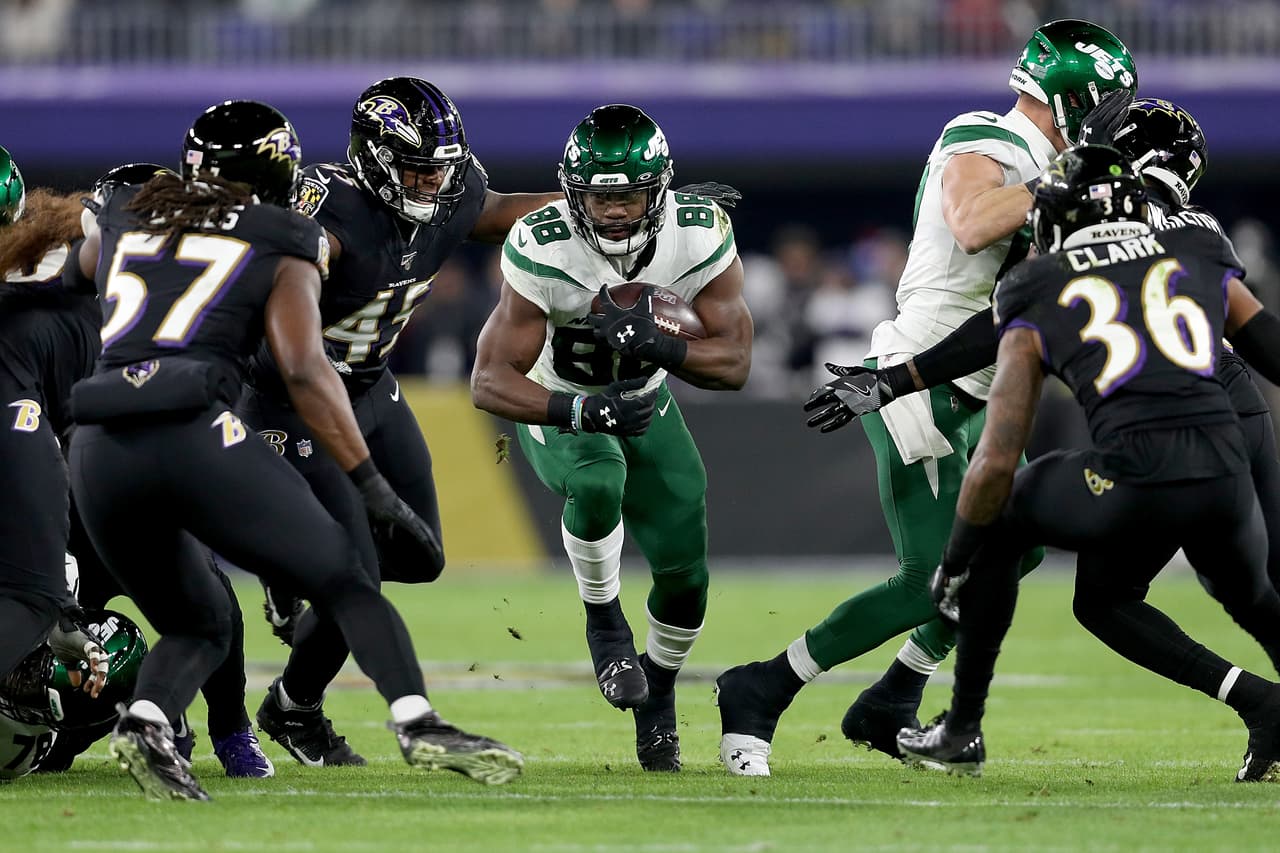 Ravens se imponen con autoridad 42-21 a New York Jets y aseguran su presencia en Playoffs.