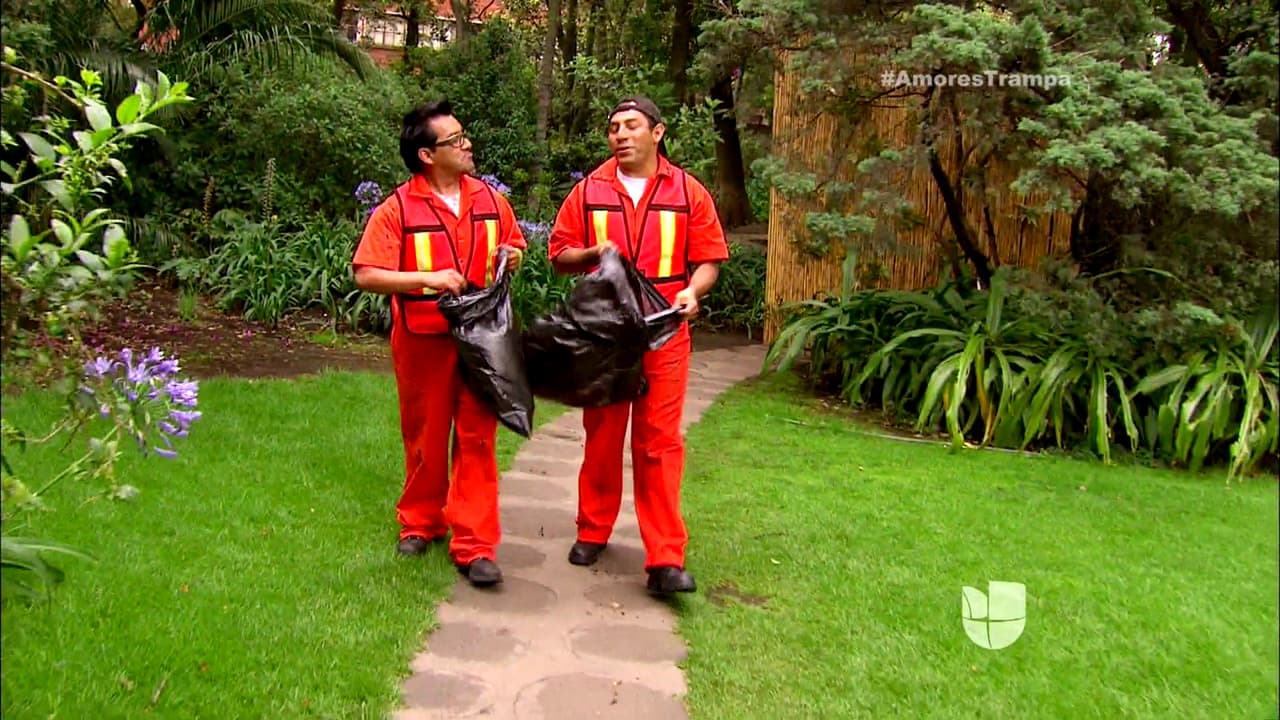 Dile que estos alegres barrenderos se encontraban muy cerca de su casa y no se imaginaban lo que encontrarían.