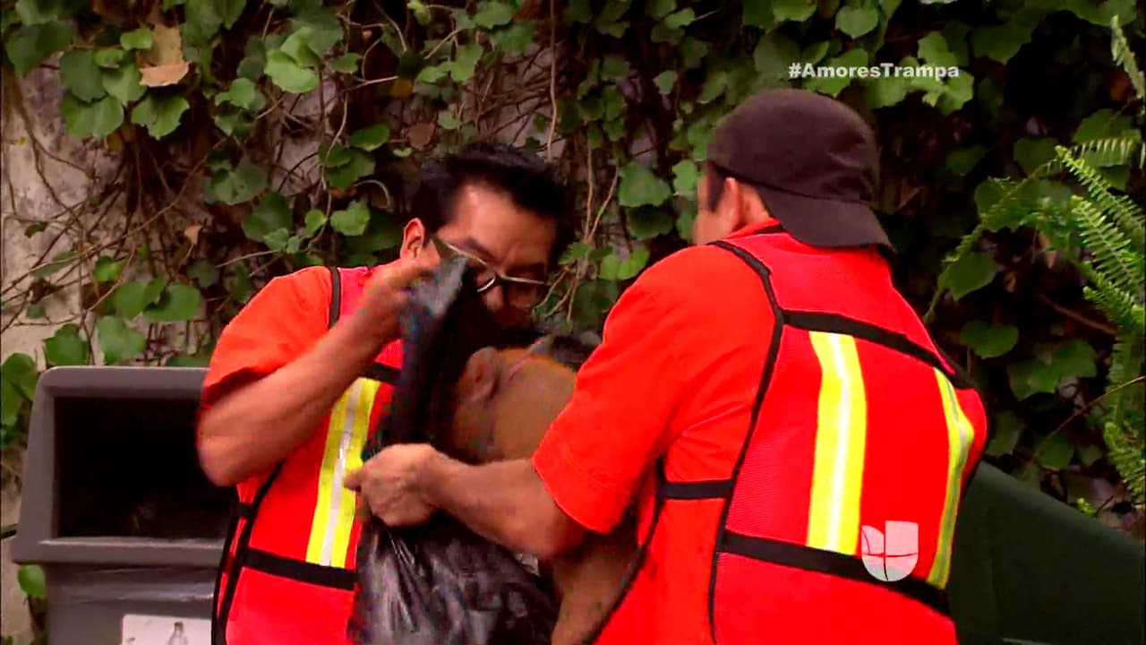 Margarito no se pudo salvar y lo metieron en una bolsa. ¡Casi lo raptan!