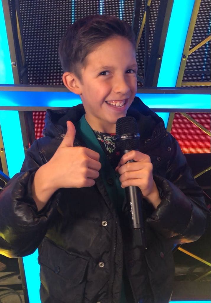 Patricio siempre sonriente, a pesar de que vivió un momento muy especial en el escenario.