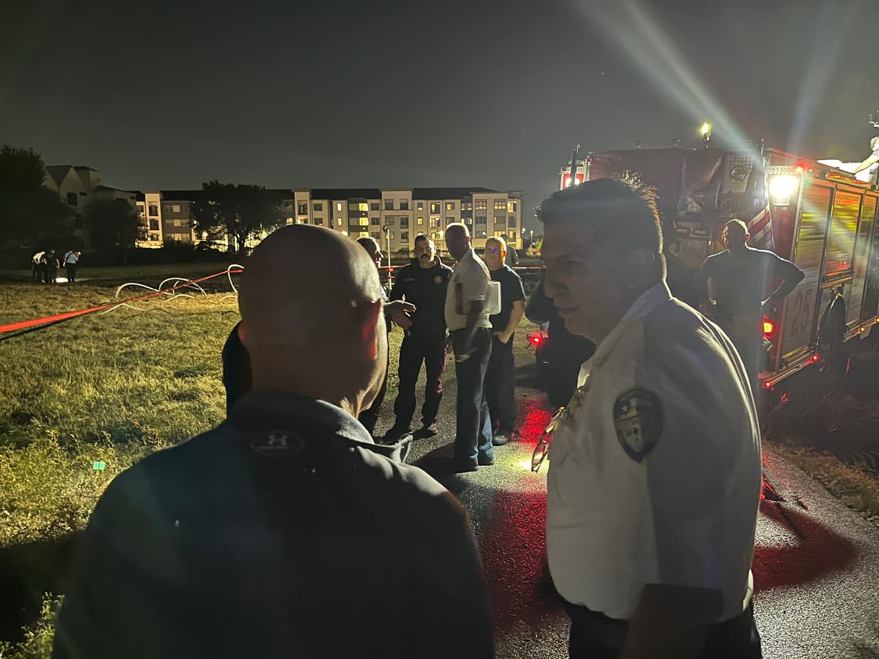 <b>"Esto pudo haber sido peor"</b>, aclara Jonatan French, vocero del Departamento de Bomberos de Houston. "Las calles van a seguir bloqueadas por más de cuatro horas".