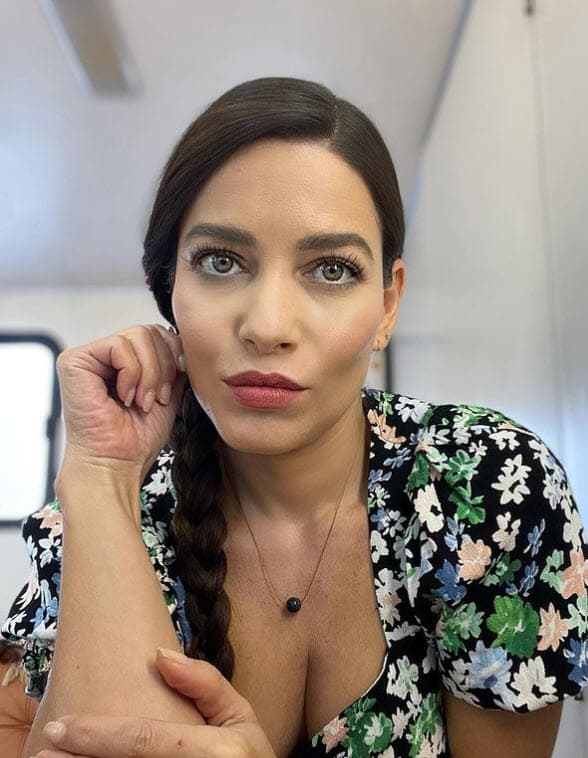 "Sí, antes de mi relación que ya llevo diez años sí me tocó vivir 
<b>relaciones una con patanes y otra con manipuladores o personas tóxicas</b>", contó en 'Sale el sol'.
<br>