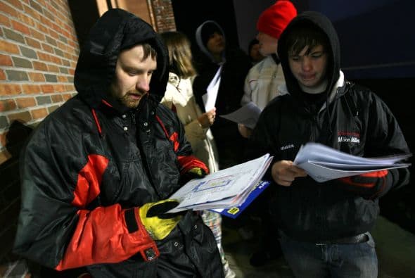 9. COMIENZA A COLECCIONAR CUPONES- Todavía es momento de que puedas comenzar a juntar todos esos cupones de descuento que encuentras en los periódicos o que llegan a tu correo electrónico, podrían ayudarte a obtener precios todavía más bajos de lo anunciado. Léelos bien y no los deseches, realmente podrían ser tu salvación.