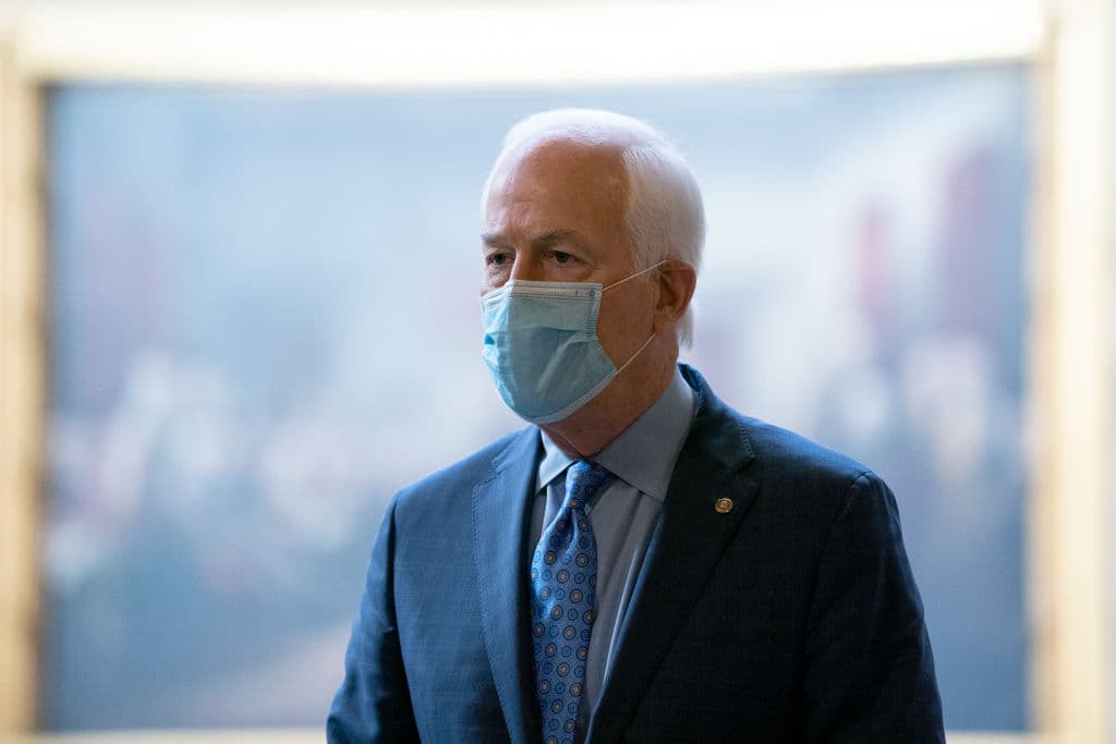 El senador republicano John Cornyn, quien ocupa el puesto desde 2002 y busca en noviembre su cuarta reelección, 
<a href="https://twitter.com/JohnCornyn/status/1314026972046073856" target="_blank">recordó</a> que Kamala Harris bloqueó la iniciativa en contra de linchamientos de su colega, el también republicano Tim Scott (senador por Carolina del Sur) presentó.