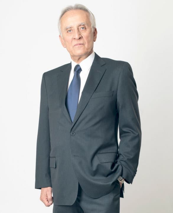 Ha interpretado todo tipo de personajes, villanos, buenos, de comedia, y es tan versátil que el público siempre queda fascinado con su talento.