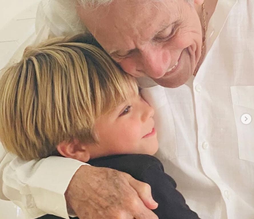 Un mes después, trascendió que el señor volvió a ser hospitalizado. Para entonces, la cantante de 'Te felicito' publicó en Instagram un mensaje dedicado a él: 
<b>"Nos enseñaste a levantarnos"</b>.
<br>