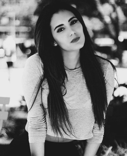 Al terminar sus estudios en preparatoria, se mudó a la Ciudad de México para comenzar su formación como actriz e ingresar al Centro de Educación Artística de Televisa (CEA).
<br>