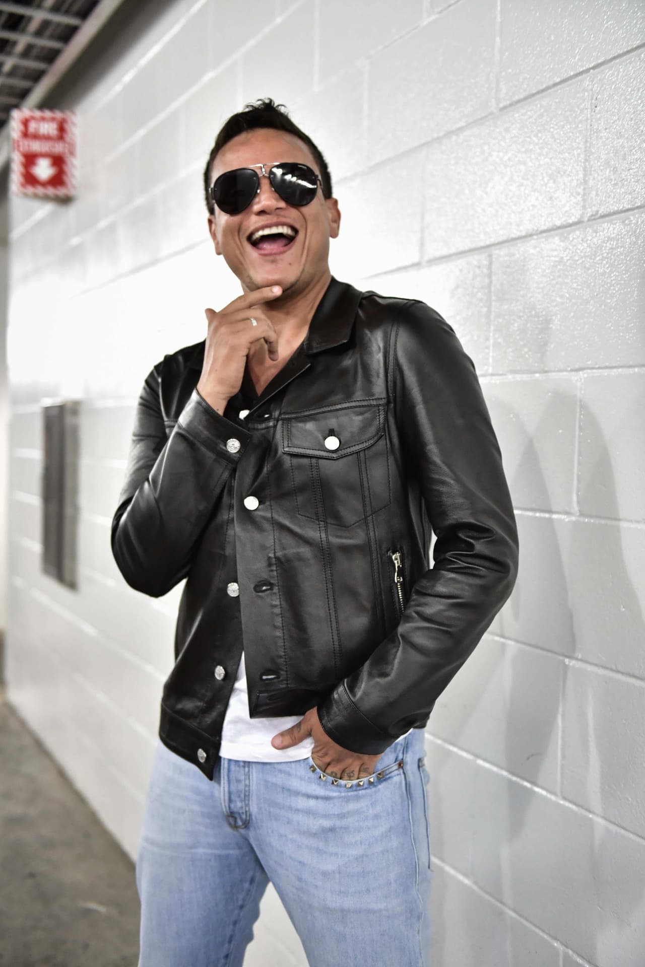 Su papá, 
<b>William José Dangond vendía sopa y empanadas </b>en la Terminal de Valledupar, una ciudad colombiana considerada la capital del vallenato, y Silvestre lo ayudaba.