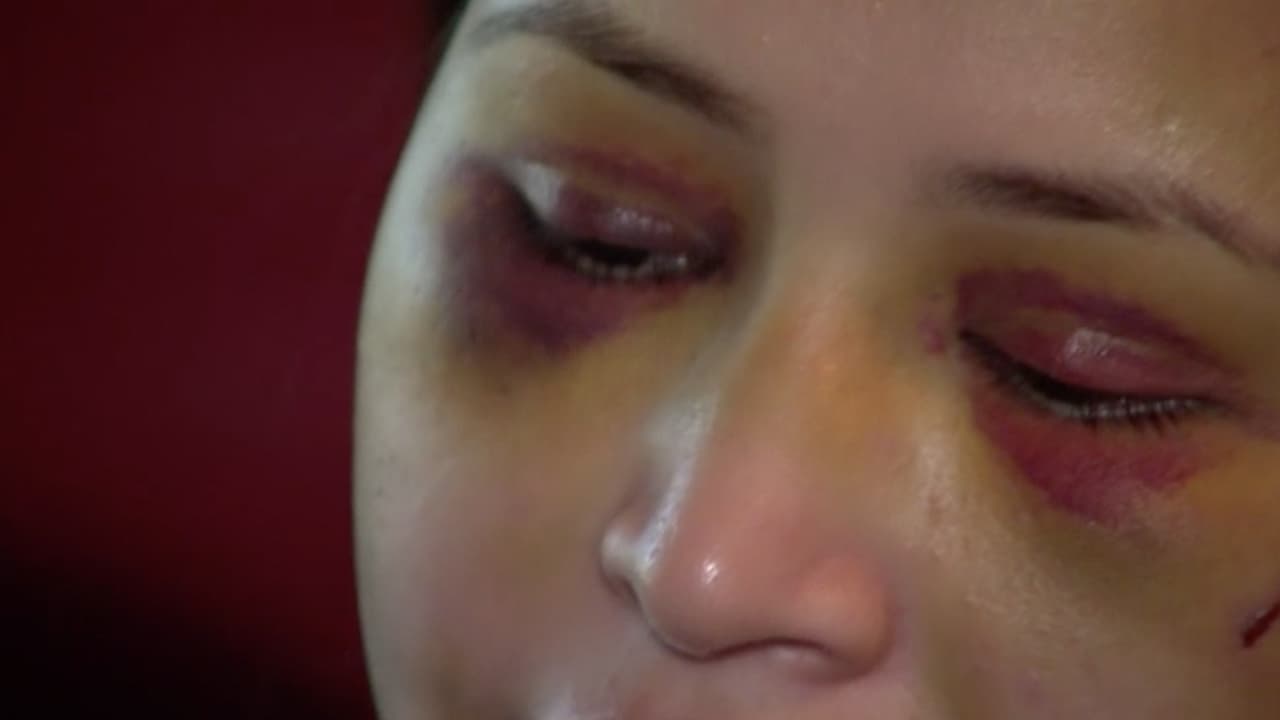 “Mientras él manejaba fue cuando me empezó a pegar y me pegaba y me pegaba”, 
<b><a href="https://www.univision.com/local/houston-kxln/heriberto-morantes-prisca-mendoza-houston-fotos">cuenta la mujer. </a></b>