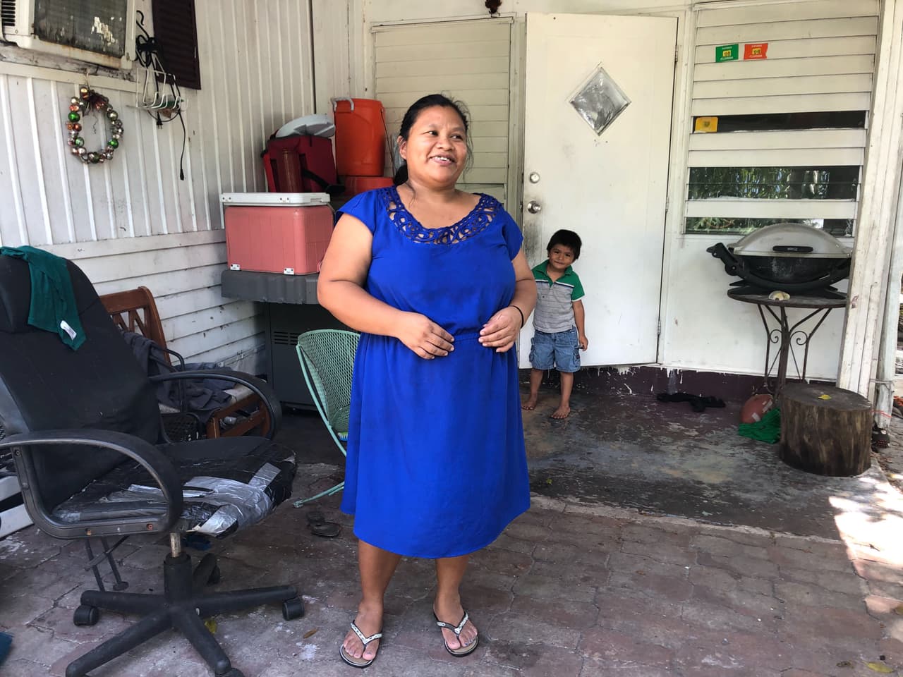 “Mañana vamos a tapar la traila (con maderas) pero parece que el huracán se va desviando”, dice Wilma.