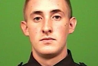 El agente Brian Moore, de 25 años. (Imagen tomada de la cuenta de Twitter del NYPD).