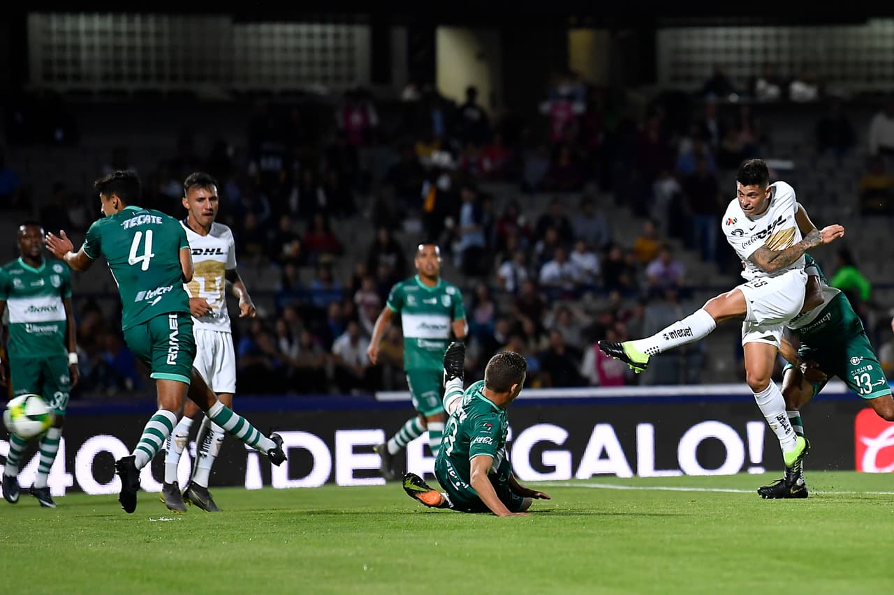 Con este remate, el argentino Juan Manuel Iturbe se encargó de abrir el marcador en favor de Pumas al minuto 32.