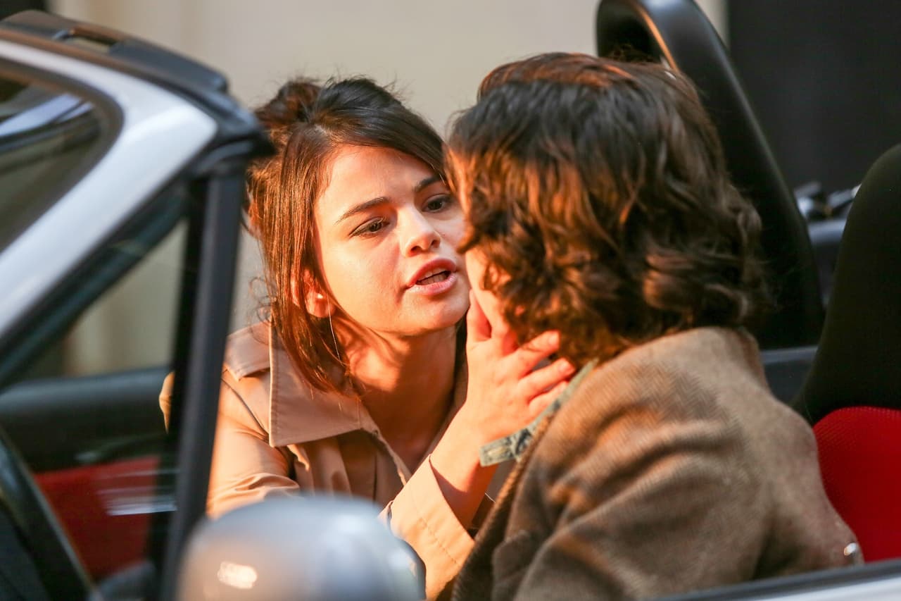 Aquí sí no queda duda de que Selena Gomez y Timothée Chalamet están actuando.