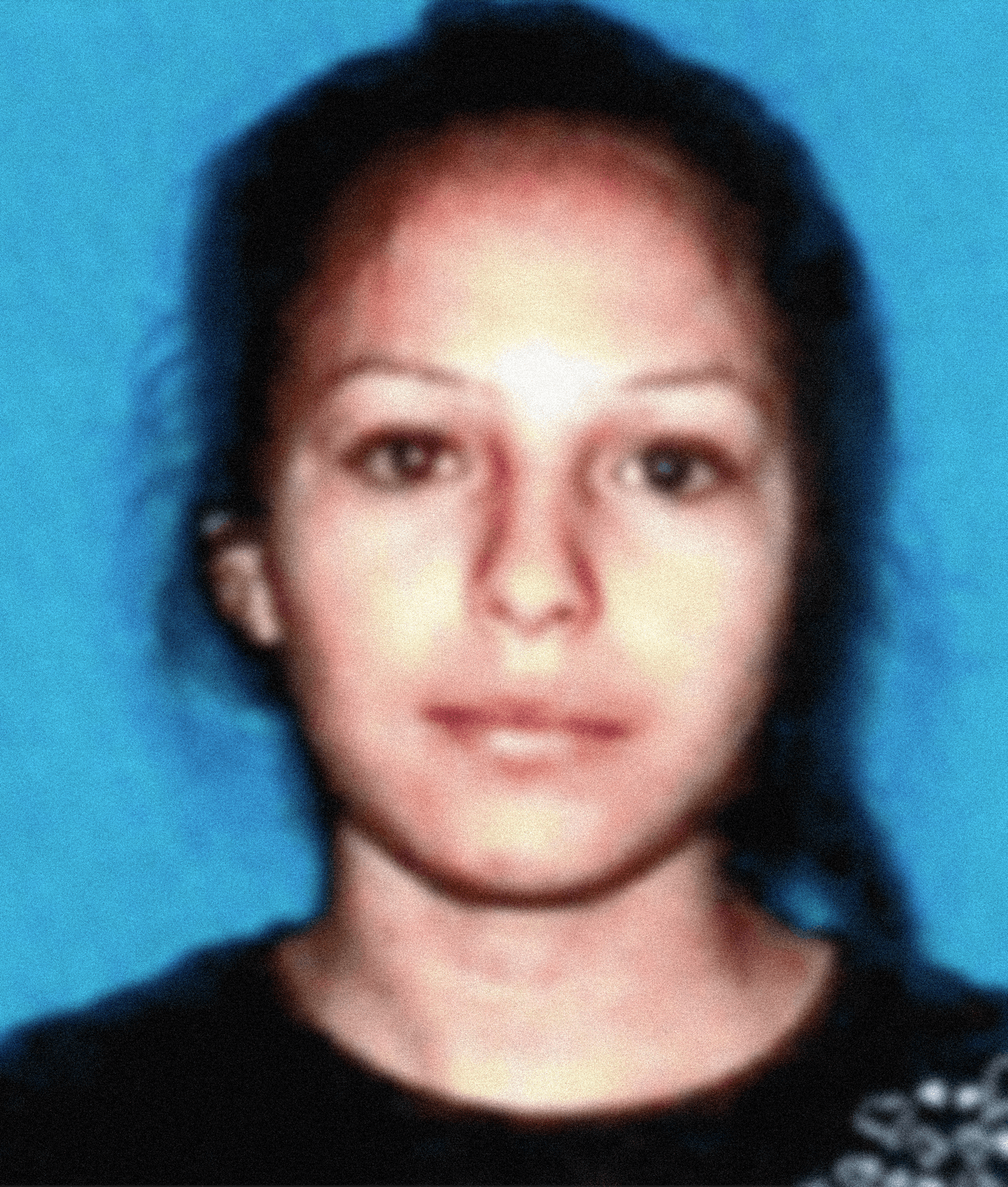 <b>Evelin Martínez es una conocida pandillera. </b>La mujer es buscada por su presunta participación en un asesinato e intento de asesinato en diciembre de 2009. Martínez tiene la palabra “socorro” tatuada en el abdomen. Las autoridades la consideran peligrosa. Es posible que esté en México, país con el cual tiene nexos. El FBI ofrece una recompensa de hasta $ 5,000 por información que conduzca a su arresto.