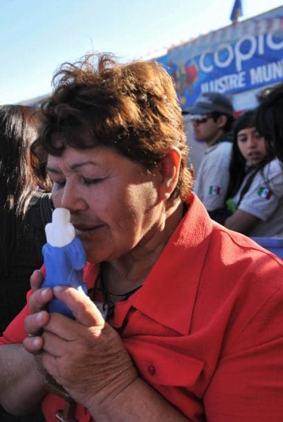 El mandatario chileno, que tras el accidente y los primeros inconvenientes en rescatar a los 33 obreros atrapados a 700 metros de profundidad "prometió al país" tenerlos antes de Navidad con sus familiares, agregó que "va a ser una noticia que va a llevar esperanza y alegría a todos".