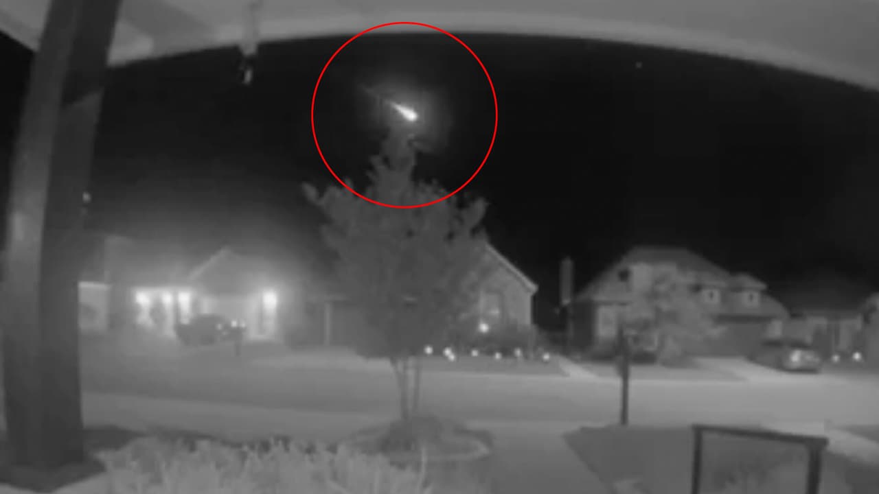 La Sociedad Americana de Meteoros publicó estos videos grabados con cámaras de vigilancia en las casas.