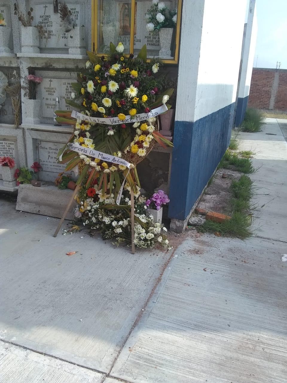 Un monumento a Marco Antonio Galván Gómez en Guanajuato, México.