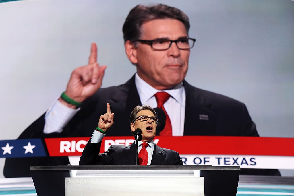 Rick Perry, de querer eliminar el Departamento de Energía a encabezarlo