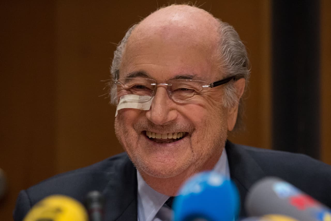 FIFA perdió millones en 2015, Blatter ganó