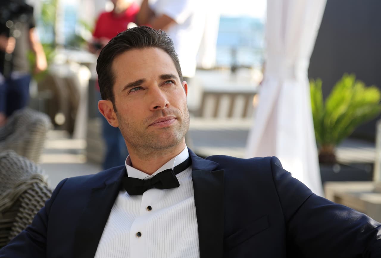 De acuerdo a lo que relató al diario 
<b><a href="https://www.reforma.com/tiene-rulli-actuacion-legendaria/ar1780872?v=5" target="_blank">Reforma</a></b>, el argentino tuvo jornadas laborales de
<b> <a href="https://www.univision.com/famosos/sebastian-rulli-no-esta-ahi-por-guapo-productor-de-el-dragon-dice-que-aporta-el-galan-a-la-serie-video" target="_blank">12 horas diarias</a> </b>durante ocho meses y requirió de entrenamiento en artes marciales para poder interpretar su personaje.