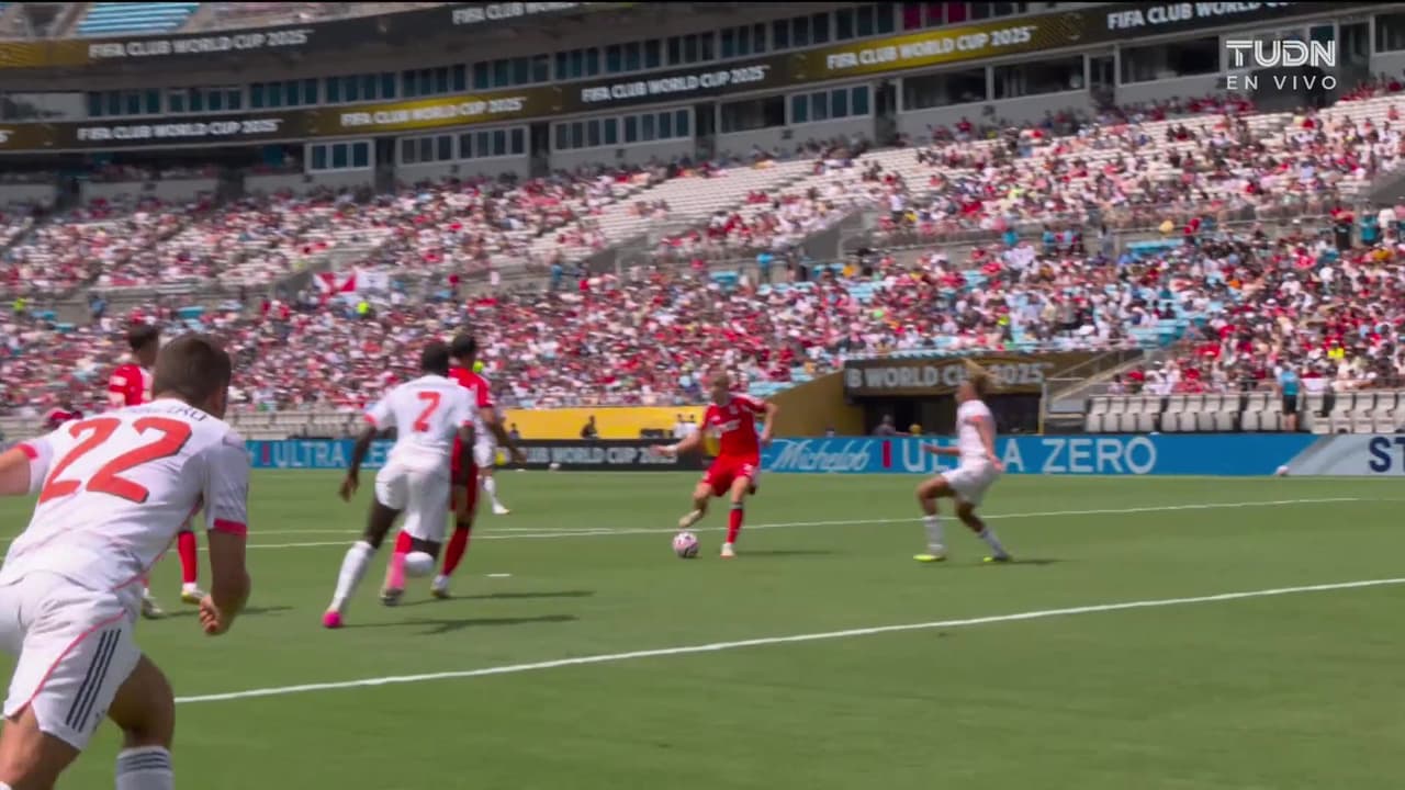 ¡Gol del Benfica! Schjelderup cierra la pinza y pone el 1-0 sobre el Bayern