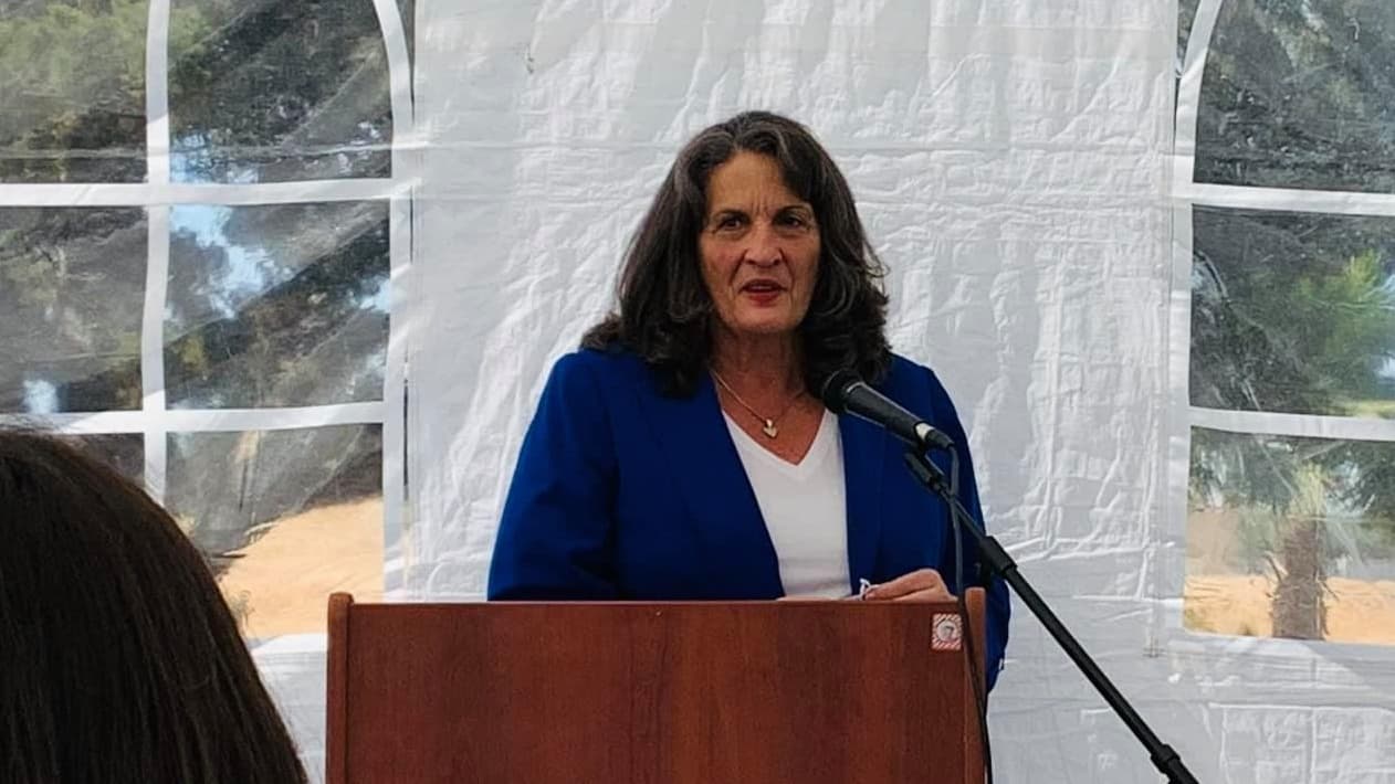 Arrestan a hombre de Modesto por hacer amenazas de muerte contra la alcaldesa