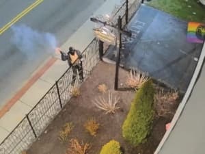 Detienen a un hombre sospechoso de lanzar una bomba al 'Templo Satánico' de Massachusetts