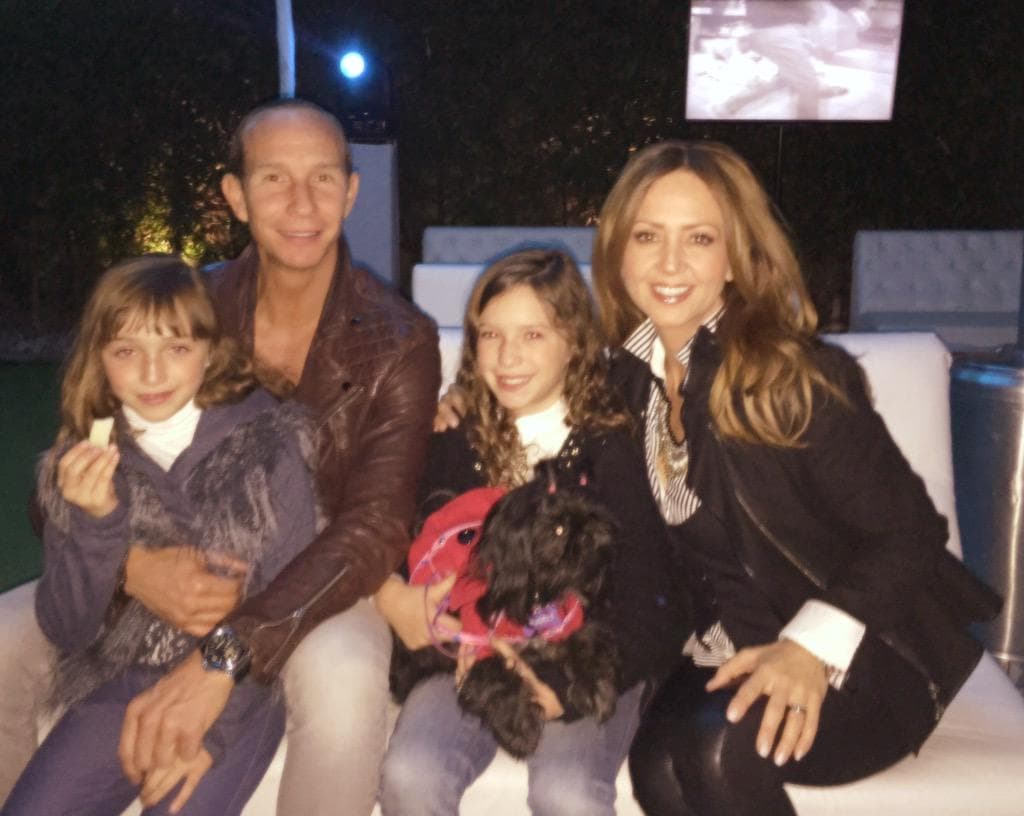 Mia y Nina tienen a los papás más amorosos del mundo.