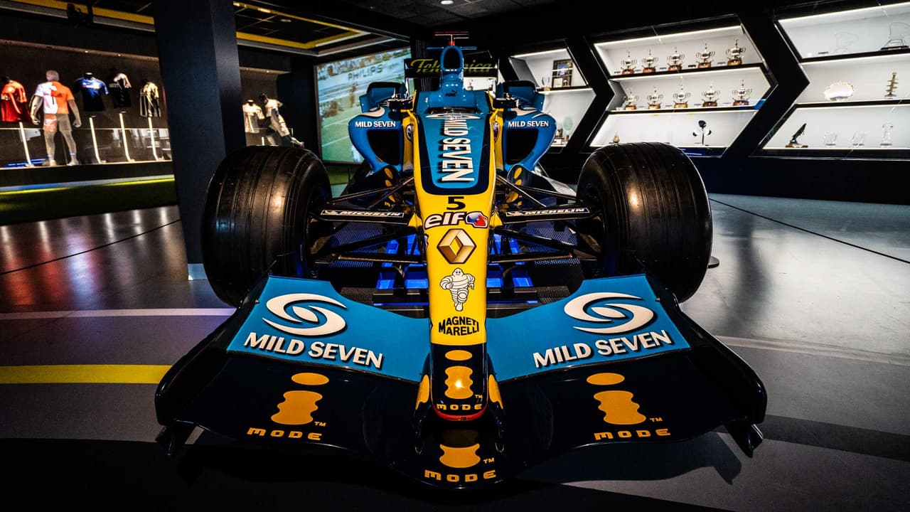 El recorrido va desde sus trofeos, hasta camisetas y tenis con las que Nadal ha ganado las finales de Grand Slam.