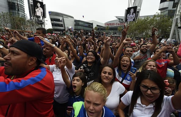 Los Ángeles se vistió de rojo, blanco y azul en honor al equipo femenil de futbol de Estados Unidos. Las campeonas del mundo gozaron su título junto a una multitud en el Staples Center.