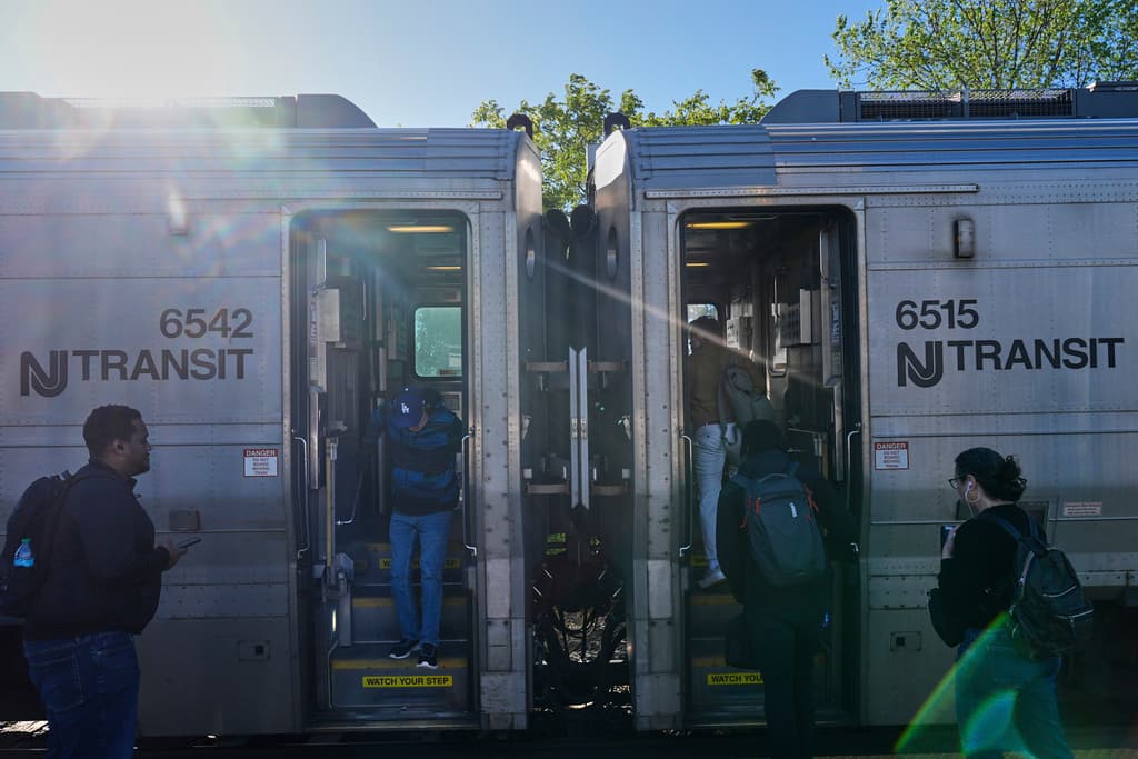 La negociación se centró en conseguir incrementos salariales para los conductores sin generar un impacto financiero negativo para la agencia de transporte. Este equilibrio resultaba crucial para mantener la viabilidad a largo plazo del servicio sin comprometer las necesidades de los trabajadores.