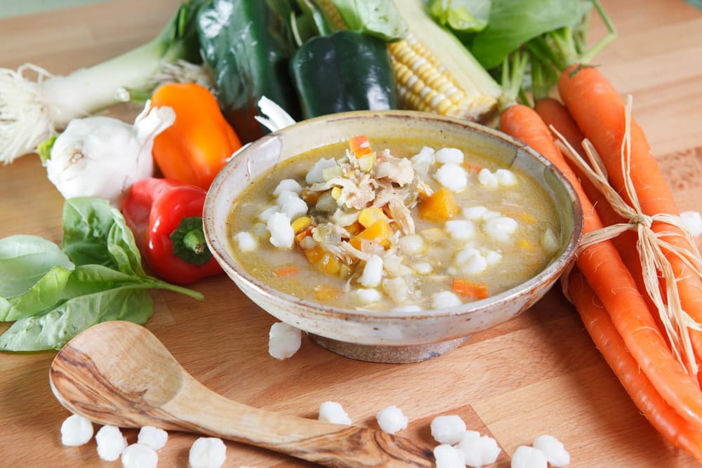 Después agrega la carne a la olla y deja por una hora más o hasta que veas que la carne esté muy suave.