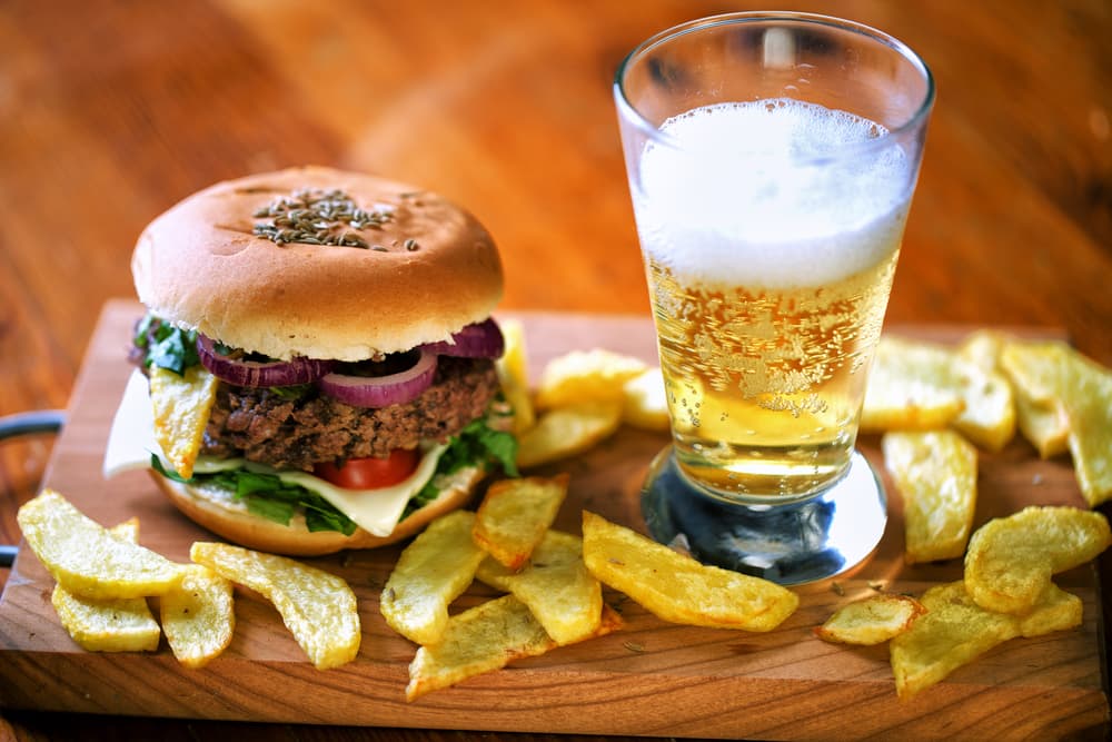 Acompaña con unas papas al gajo y listo, no te podrás quejar, tienes en tu mesa puro ¡Sabor, sabor y más sabor!