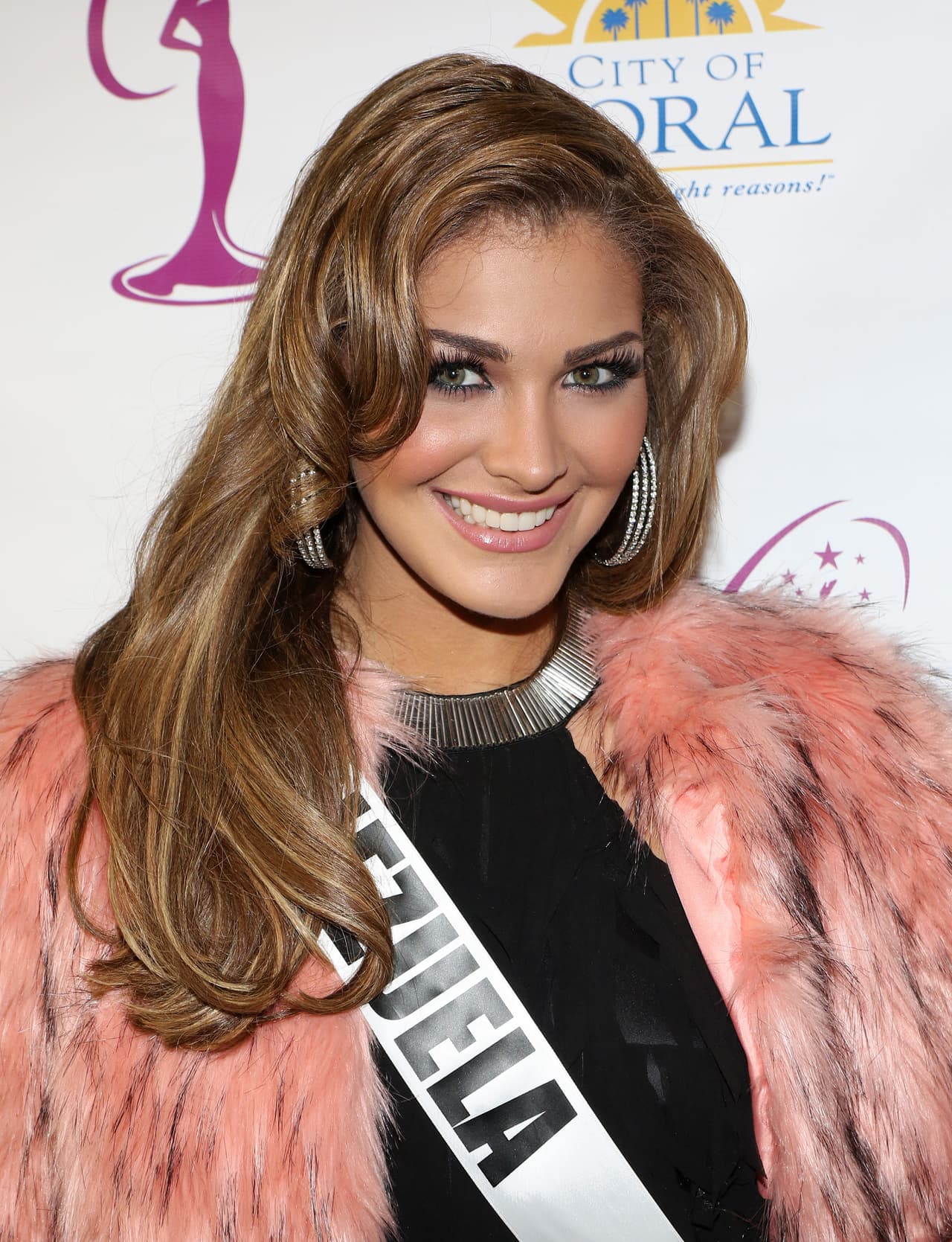 Tenía 18 años cuando participó en Miss Venezuela 2013, fue la más joven de las otras 25 candidatas. Estudió Comunicación Social y Ciencias Políticas; en ese entonces declaró que entre sus hobbies se encontraba la lectura de crónicas y correr al aire libre.