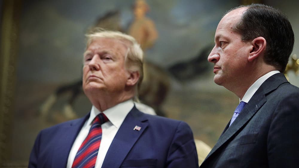 Trump defiende a su secretario de Trabajo tras viejo arreglo judicial que benefició a Jeffrey Epstein, acusado de tráfico sexual de menores