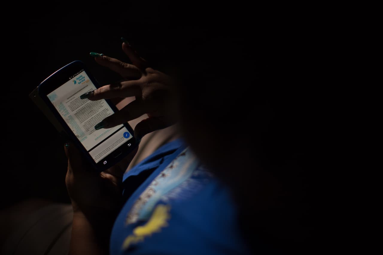 Brenda Ruiz recibió en su correo la carta de un abogado probono que le decía que no podía tomar su caso. Le dijeron que su nombre permanecería por tres meses en una lista de "ciudadanos sin representación". En ese tiempo, se lee, le ayudarían a conseguir alguien que la representara. Aún sigue sin abogado.