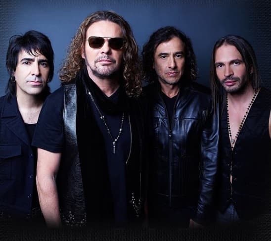 Las chaquetas y los chalecos de piel son otras de las prendas favoritas de los ídolos de Maná, ¿ya elegiste tu look preferido?, entonces pon manos a la obra y transfórmate.