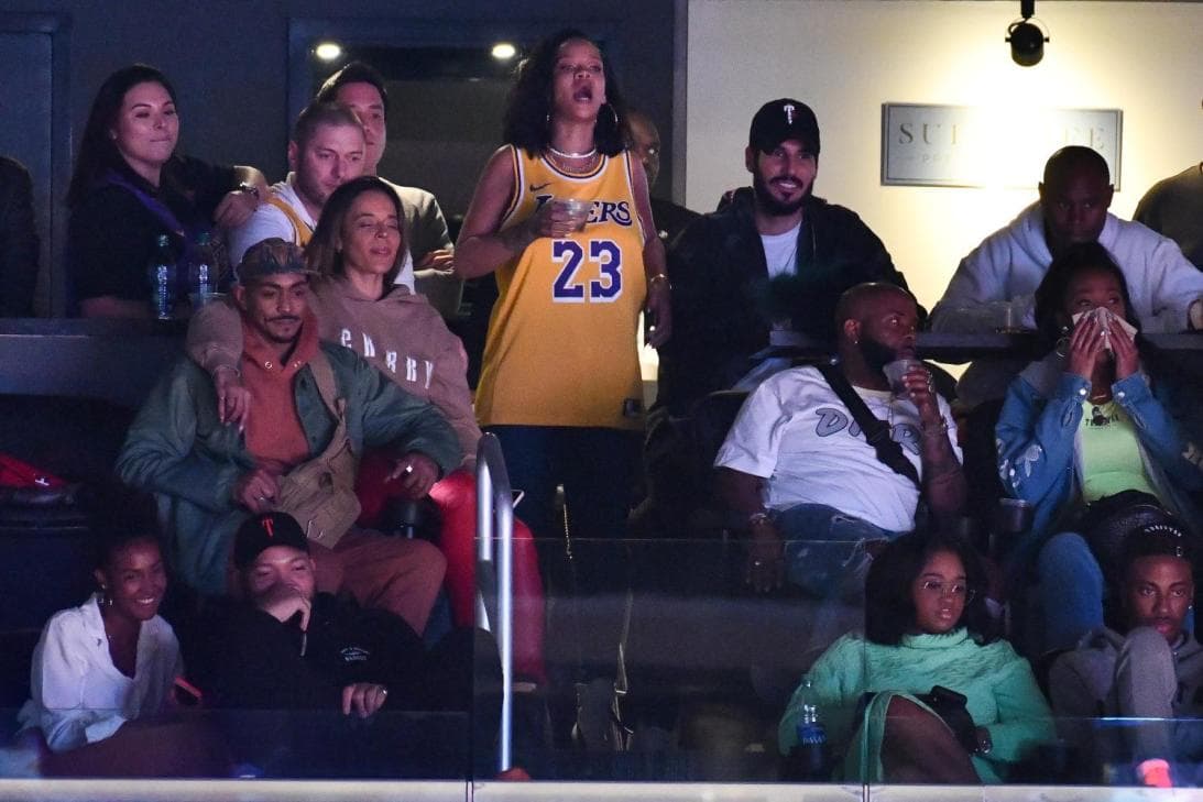 Uno de los 
<b><a href="https://www.tudn.com/nba/rihanna-denzel-bilzerian-y-otras-celebridades-que-acompanaron-el-triunfo-de-los-lakers-sobre-los-rockets-fotos" target="_blank">momentos más recordados</a></b> fue la vez que acudieron a presenciar un partido de baloncesto de los Lakers en el Staples Center de Los Ángeles.