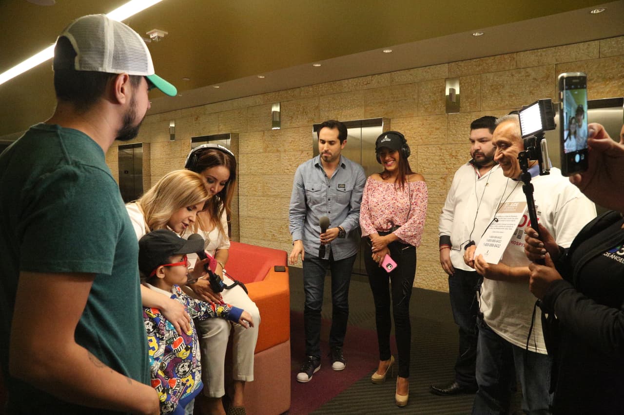 Minutos antes de anunciar la cantidad final, diferentes locutores hicieron un último empuje en las redes sociales para invitar a la gente a convertirse ángeles de esperanza. 
<br>
<br>
<b>Aún puedes ayudar, <a href="www.stjude.org/radio/UVN">DONA AQUÍ</a></b>