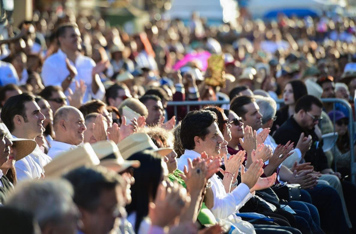“Reiteramos nuestra disposición a la amistad, al diálogo y a la colaboración”, reiteró López Obrador a los asistentes.