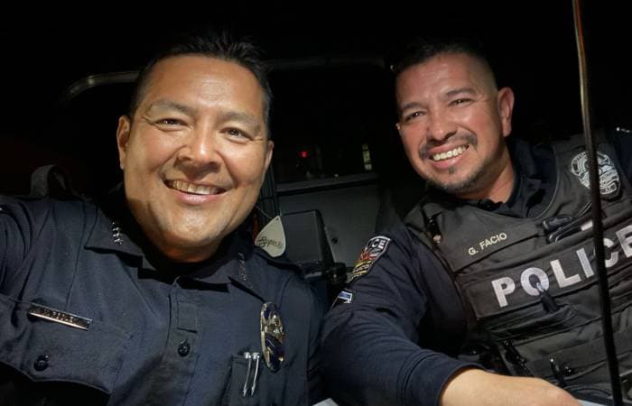 Sus compañeros recuerdan con cariño al agente Facio, un inmigrante mexicano.