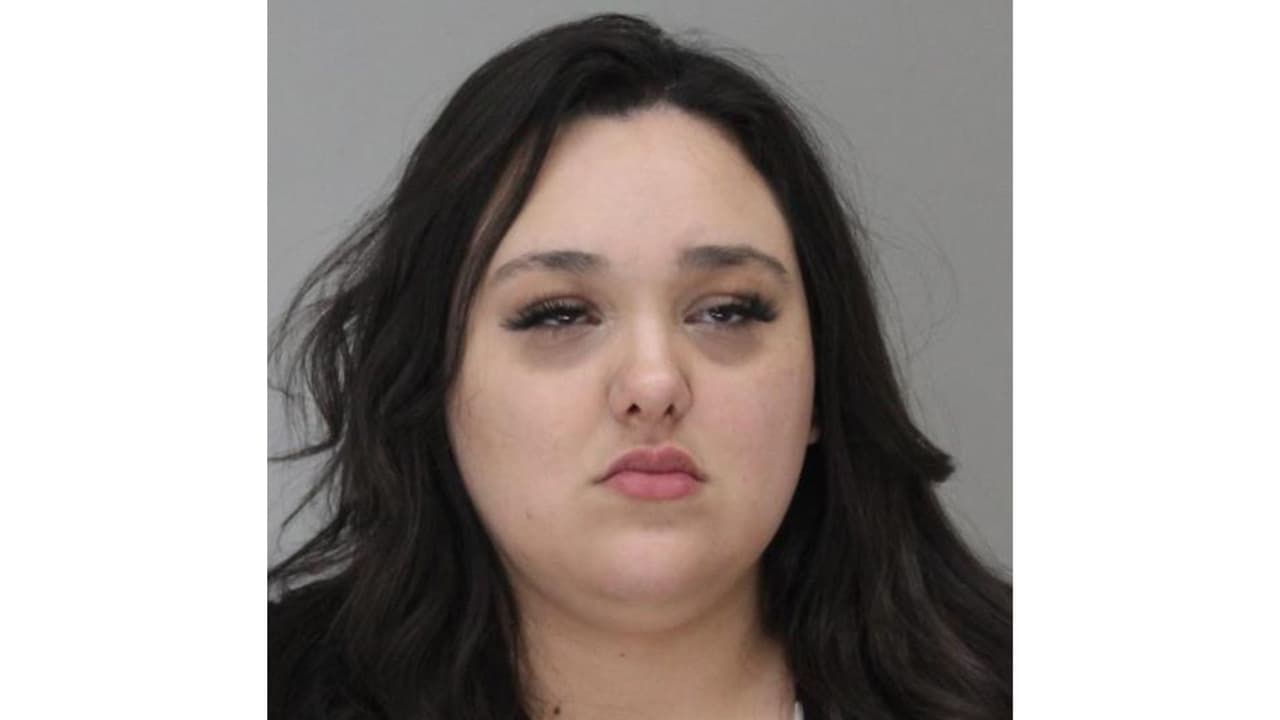 Ragan Sierra Moreno fue arrestada por ser funcionaria y tener una relación con un recluso.