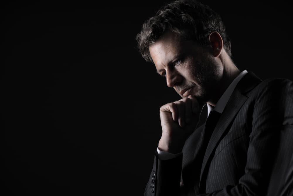 Escorpión. Tu regente es el planeta enano Plutón. Debido a todo lo que está sucediendo en estos momentos en tu signo escorpiónido tienes una fuerte tendencia a querer llevar a tu pareja a tu mundo interior. No todos ven la vida con la misma intensidad que tú e intentar cambiar a otros pone en peligro tu estabilidad sentimental. Por: Profesor Zellagro