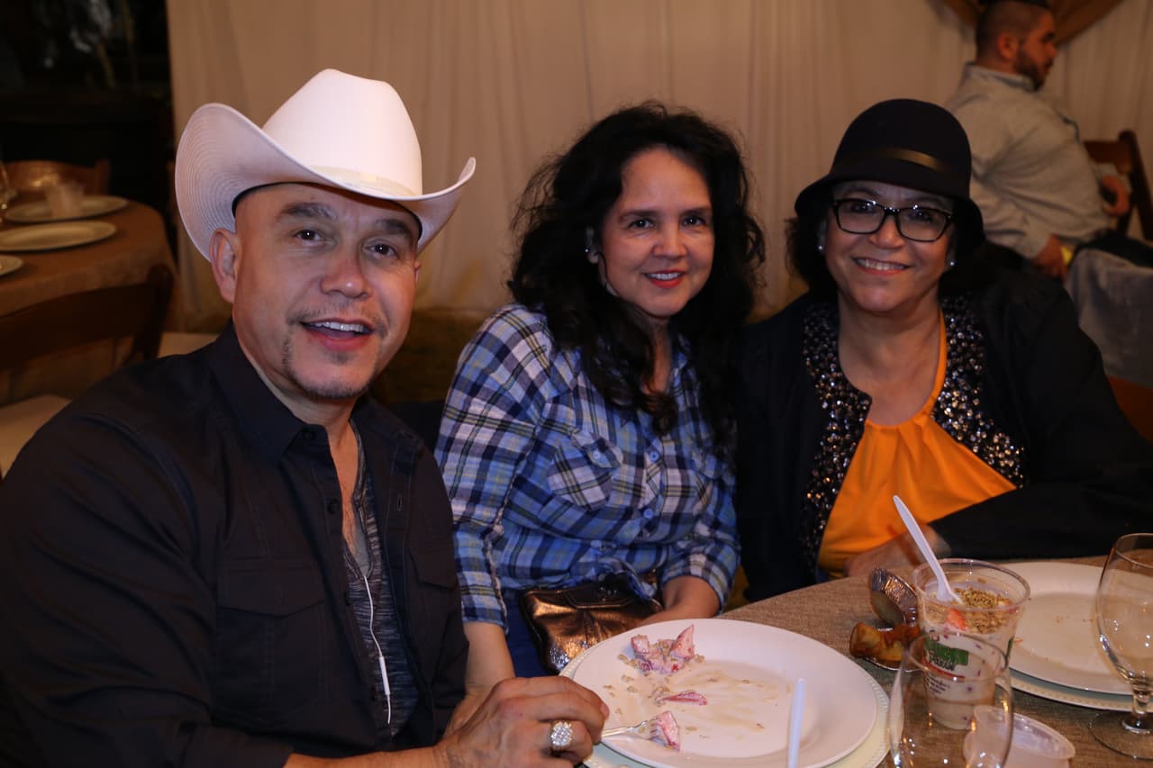 Janney Marín Rivera (nombre de pila de Chiquis) estuvo acompañada por su familia; 
<b>Doña Rosa</b> y 
<b>Gustavo Rivera </b>estaban en primera fila.